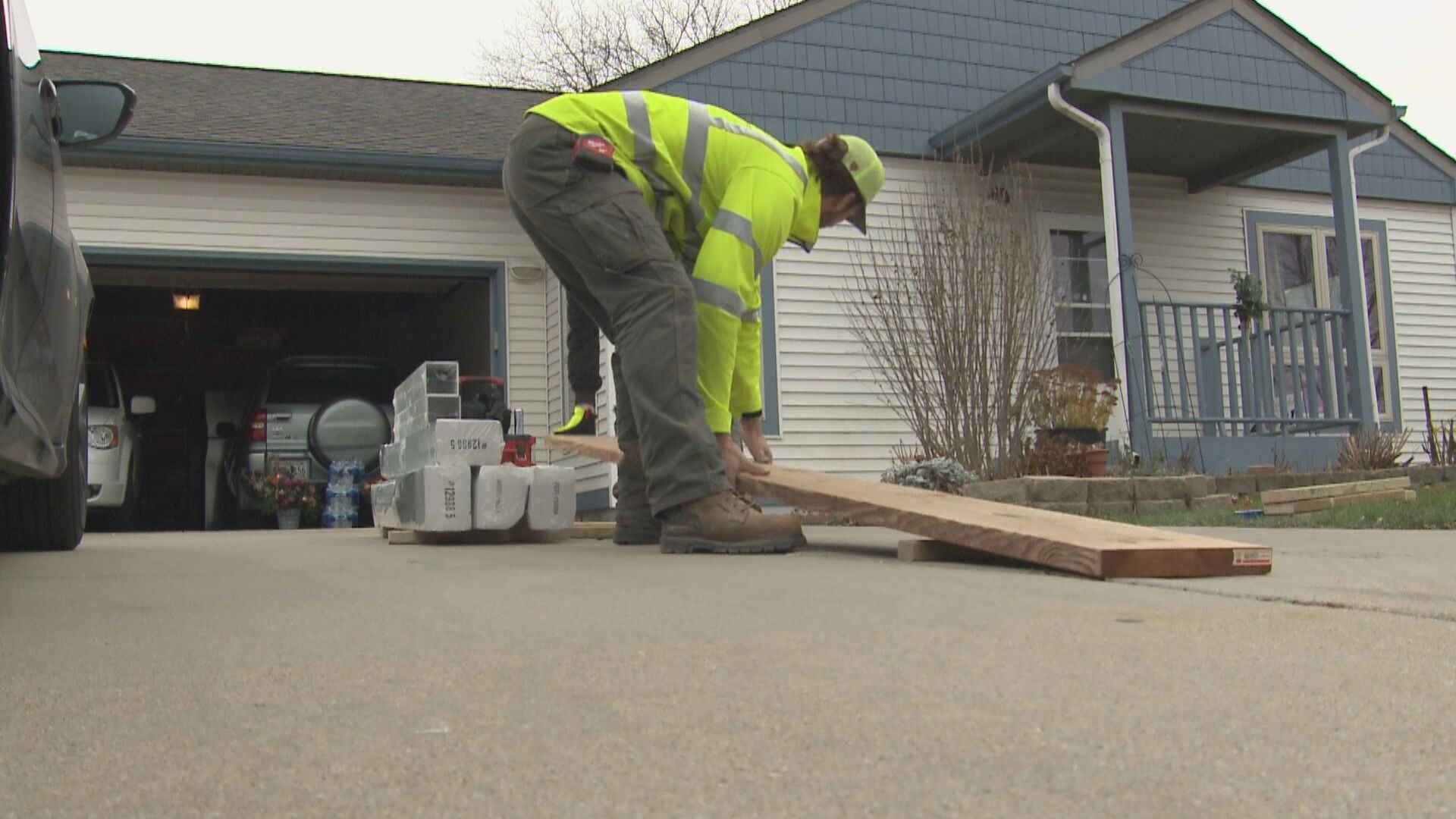 Volunteers build wheelchair ramp